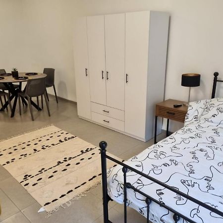 Luxury 2-Room Suite In The Center Of Downtown Haifa Exterior photo
