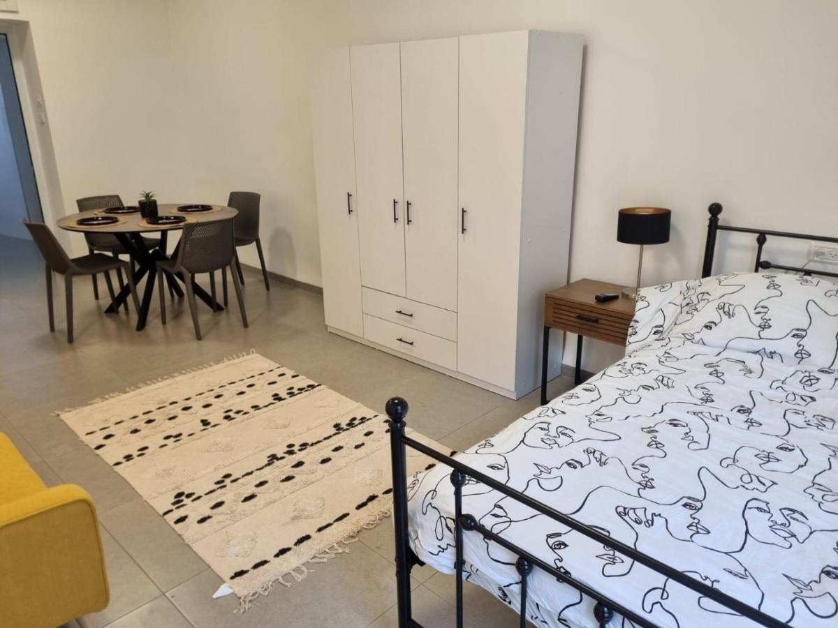 Luxury 2-Room Suite In The Center Of Downtown Haifa Exterior photo